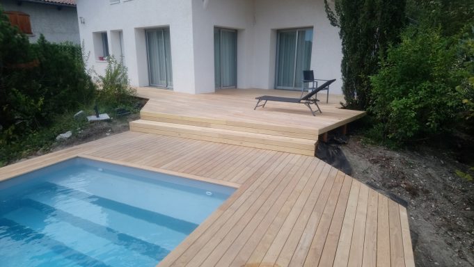 Création d'une terrasse en robinier