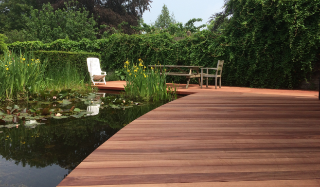 Terrasse autour d'un lagon